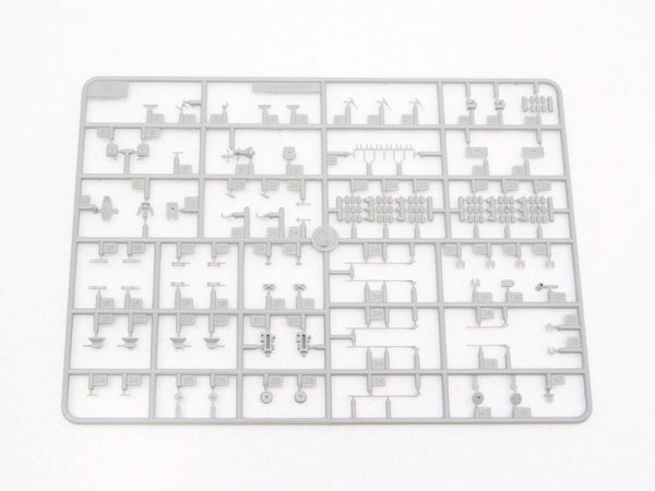 Trumpeter 05606 USSR Admiral Kuznetsov aircraft carrier 1:350