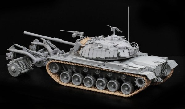 Dragon 3618 IDF Magach 5 w/ERA and Mine Roller (1:35)