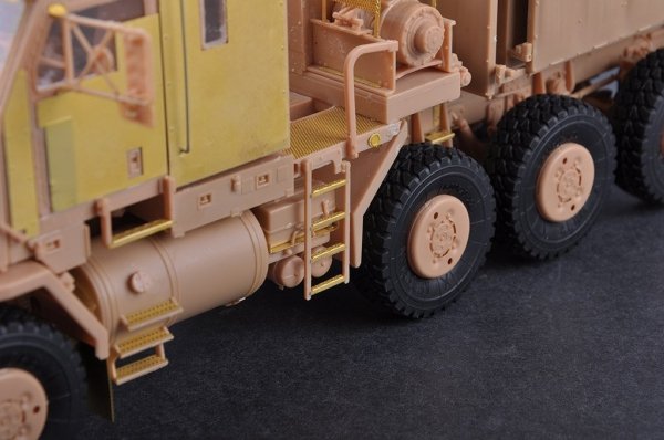 Hobby Boss 85525 M1070 Gun Truck 1/35