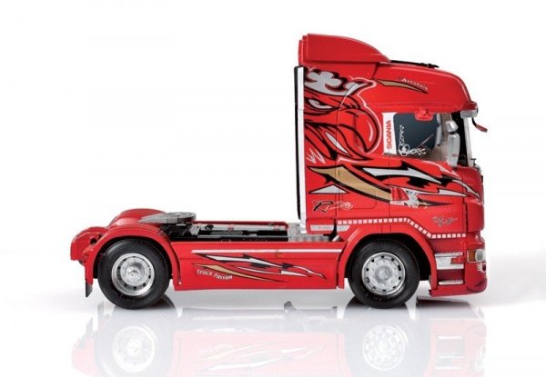 Italeri 3882 Scania R560 V8 Highline Red Griffin (1:24)