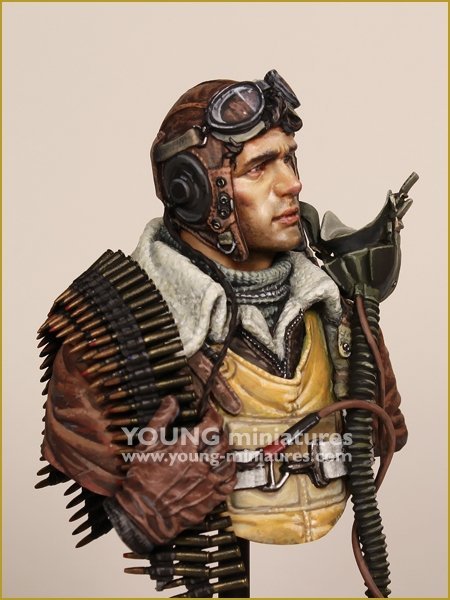 Young Miniatures YM1894 B-24 GUNNER USAAF WWII 1/10