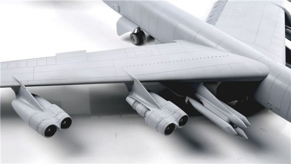 Modelcollect UA72211 B-52H U.S. Stratofortress Strategic Bomber 1/72