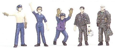 Fujimi 723457 Flight Deck Crew &amp; Carrier Tractor 1/72
