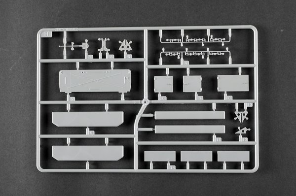 Trumpeter 09575 Schwerer Zugkraftwagen 18 t Sd.Kfz.9 Artillery Version 1/35