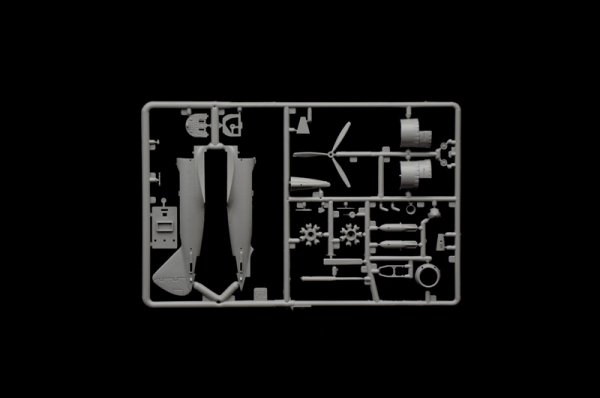 Italeri 1472 Reggiane Re.2002 Ariete 1/72