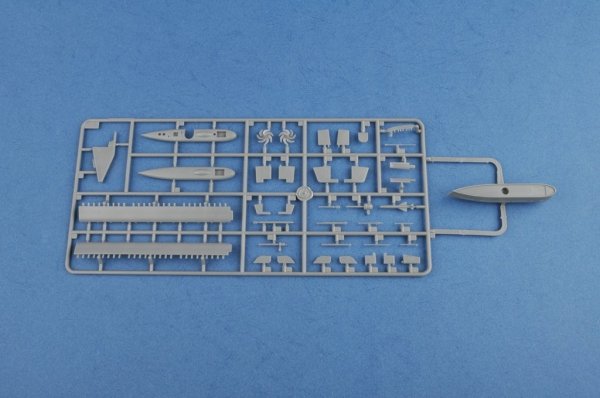 Hobby Boss 83521 Russian Navy SSGN Oscar II Class Kursk Cruise Missile Submarine (1:350)
