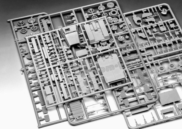 Revell 63293 sWS with Flak 43 and Sd.Ah. 58 Ammo Trailer Model Set 1/72
