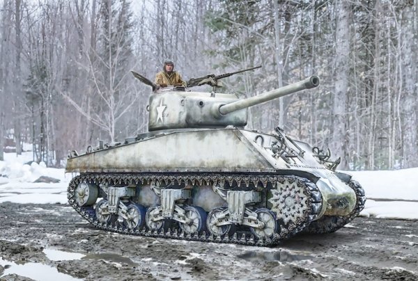 Italeri 96440 M4A3 76mm WET SHERMAN 1/35