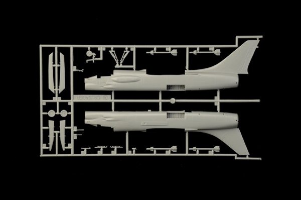 Italeri 1456 F-8E Crusader 1/72