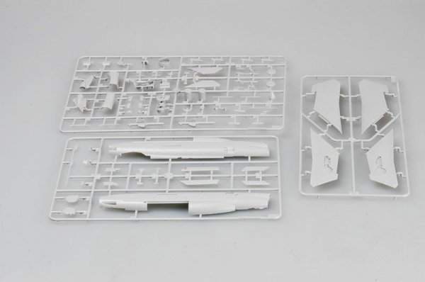 Trumpeter 01654 BAC Lightning F.6/F.2A (1:72)