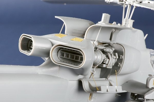 Trumpeter 05117 AH-1W Super Cobra (Turned Exhaust) 1/35