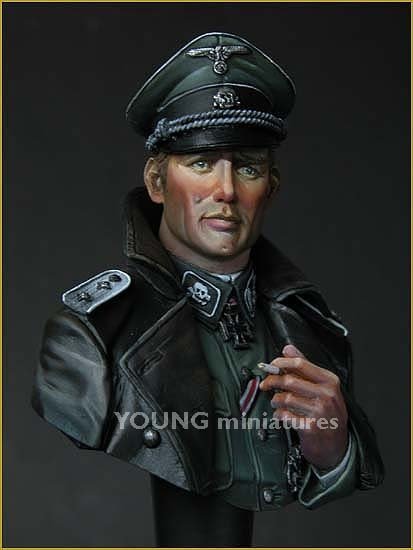 Young Miniatures YM1811 SS TOTENKOPF OFFICER WWII 1/10