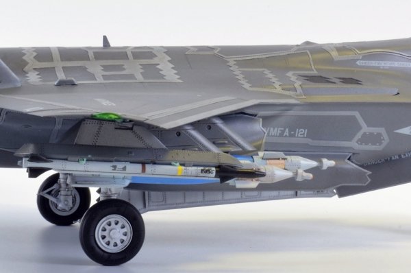 Trumpeter 03232 F-35B Lightning 1/32