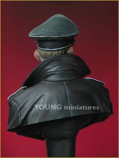 Young Miniatures YM1811 SS TOTENKOPF OFFICER WWII 1/10