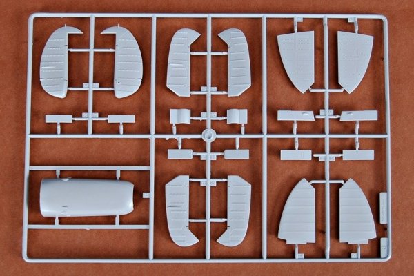 Trumpeter 02413 Spitfire MK.VI (1:24)