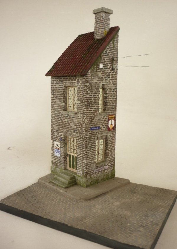 RT-Diorama 35254 Diorama-Base: European Corner Building 1/35