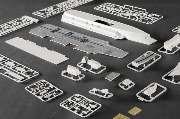 Trumpeter 06751 Queen Elizabeth Aircraft Carrier 1/700