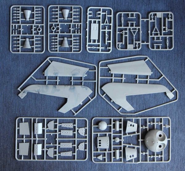 A-model 72023 Buran Soviet shuttle 1/72