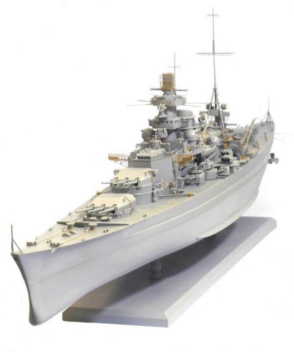 Dragon 1040 German Battleship Scharnhorst 1943 (1:350)