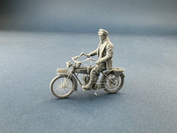 Copper State Models F35-056 German dispatch rider Standing with a motorcycle ( Motorcycle not included) 1/35