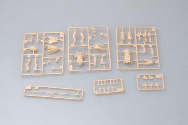 Trumpeter 00427 Soviet B-4 Howitzer Artillery Crew  (1:35)