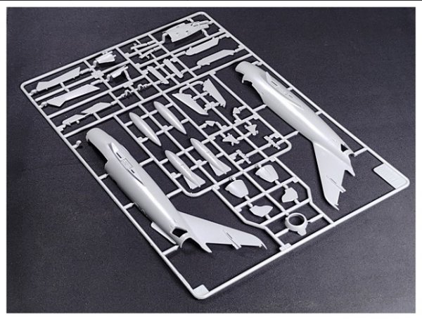 Kinetic K48164 Shenyang J-5 - Chinese built MiG-17F 1/48