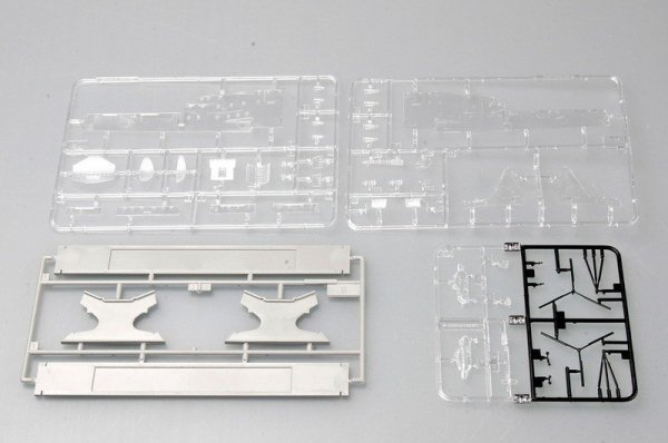 Trumpeter 04519 Russian Navy Slava class Cruiser Varyag ex-Chervona Ukrayina (1:350)