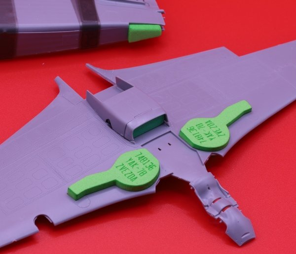 Omask 748136 Yak-7B Wheel Bay Plugs (for Zvezda) - EVA foam plugs for wheel bays 1/48