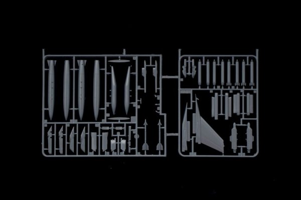 Italeri 72009 F-16 C/D Night Falcon - Complete Set For Modeling 1/72
