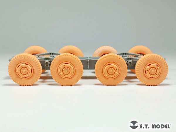 E.T. Model P35-108 WWII German Sd.Kfz.234 Large Diameter Weighted Wheels Type.8 1/35