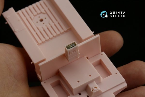 Quinta Studio QD35087 Land Rover 109 Pink Panther SAS 3D-Printed &amp; coloured Interior on decal paper (Tamiya) 1/35