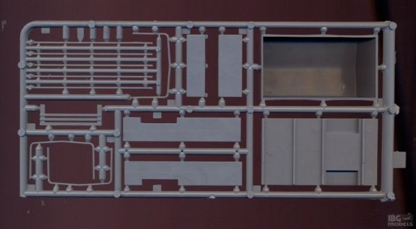 IBG 72001 Bedford QLD 3-ton 4x4 General Service 1/72