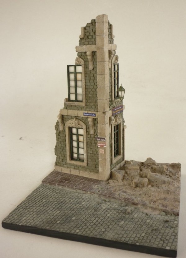 RT-Diorama 35253 Diorama-Base: Cityhouse Corner 1/35