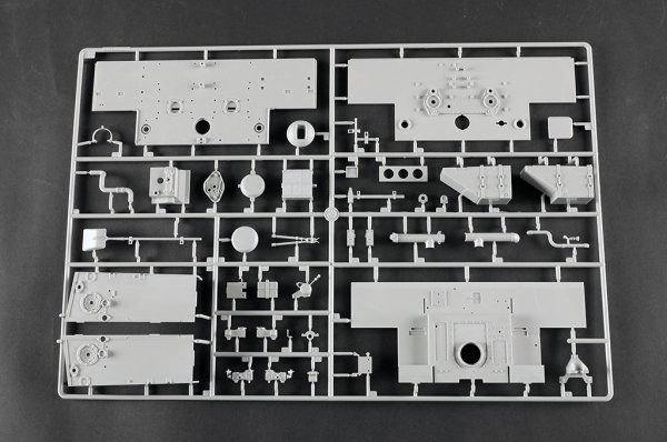 Trumpeter 00944 Pz.Kpfw.VI Ausf.E Sd.Kfz.181 Tiger I (Medium Production) 1/16