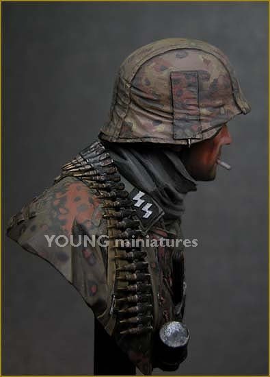 Young Miniatures YM1804 German Waffen SS Ardennes 1944 1/10