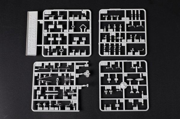 Trumpeter 06742 HMS Colombo 1/700