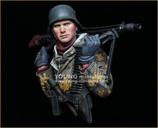 Young Miniatures YM1882 German Machine Gunner Eastern Front WWII 1/10