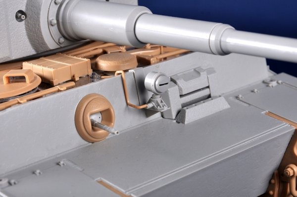 Trumpeter 00945 Pz.Kpfw.VI Ausf.E Sd.Kfz. 181 Tiger I Late Production 1/16