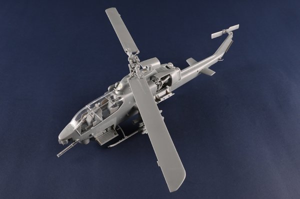 Trumpeter 05116U AH-1W Super Cobra  - USZKODZONE / DAMAGED 1/35