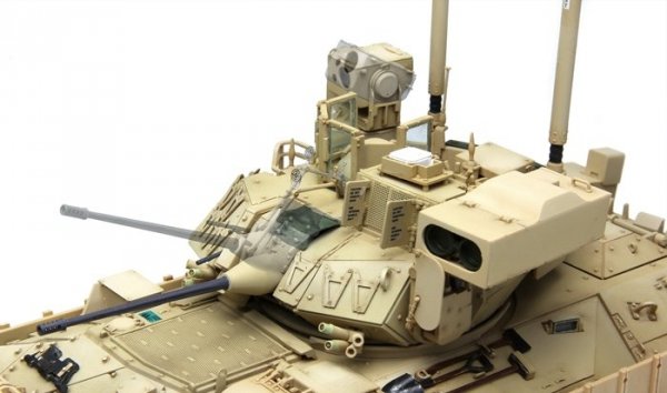 Meng Model SS-004 U.S.Infantry Fighting Vehicle M2A3 Bradley w/BUSK (1:35)