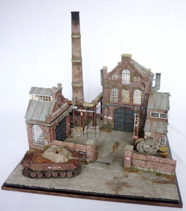 RT-Diorama 35282 Diorama-Base: &quot;The Factory&quot; 1/35