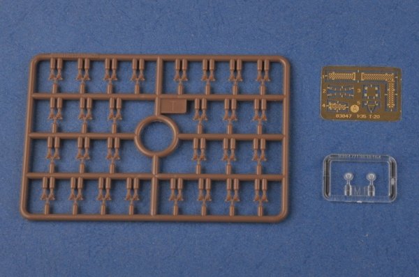 Hobby Boss 83848 Soviet T-20 Armored Tractor Komsomolets 1940 1/35
