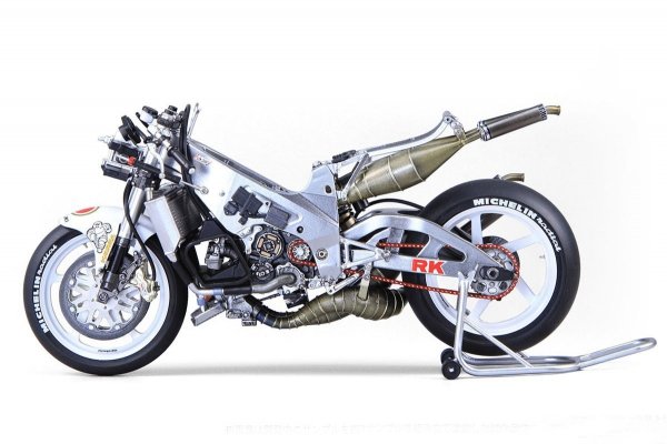 Beemax 13001 Suzuki RGV500 1993 World Champion 1/12