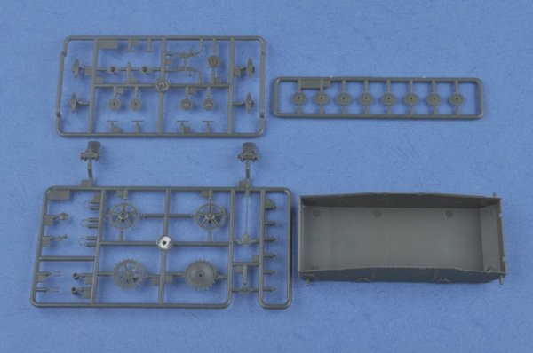 Hobby Boss 82499 Soviet AT-1 Self Propelled Gun (1:35)