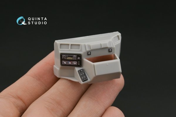 Quinta Studio QD24004 Hummer H1 3D-Printed &amp; coloured Interior on decal paper (MENG) 1/24
