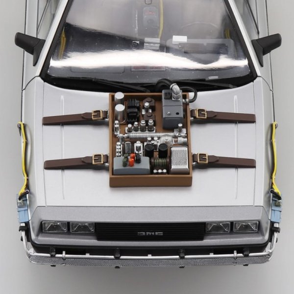 Aoshima 06438 Timemachine from BACK TO THE FUTURE Part III 1/24
