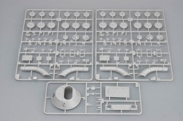 Trumpeter 00380 Russian PT-76 Light Amphibious Tank (1:35)