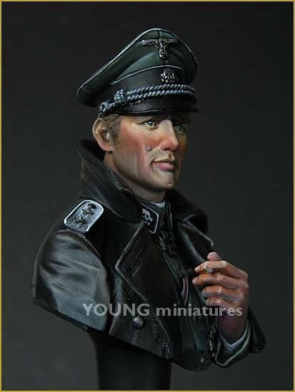 Young Miniatures YM1811 SS TOTENKOPF OFFICER WWII 1/10