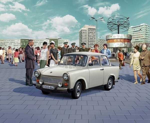 Revell 05630 60th Anniversary Trabant 601 Exclusive Edition (Incl. Book) 1/24