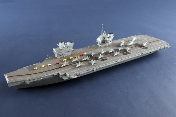 Trumpeter 06751 Queen Elizabeth Aircraft Carrier 1/700